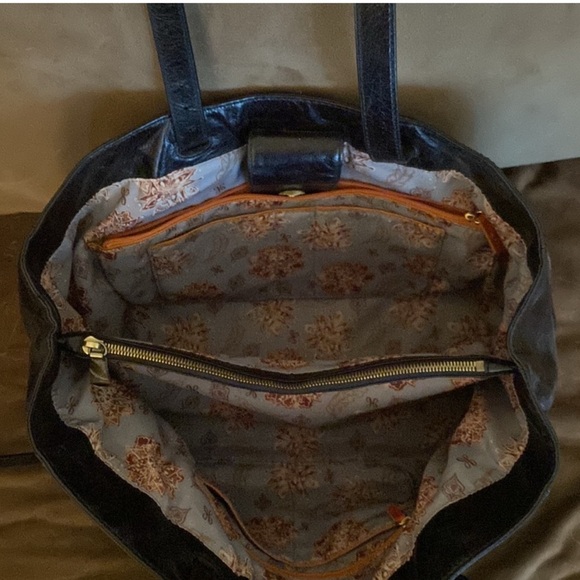 HOBO Elegant Black Leather Tote Bag - Picture 2 of 5